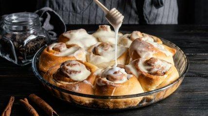 Easier than traditional ones: you can make banana cinnamon rolls in just 30 minutes (video).