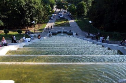 Фото Каскада в Харькове с водой